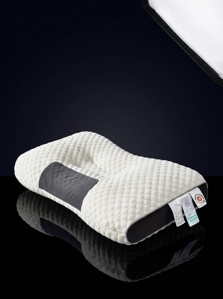 una almohada ortopédica ayuda a mantener tu cuello y columna alineados durante toda la noche.
